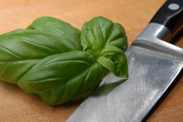 4 Things to Consider When Purchasing a Chef Knife