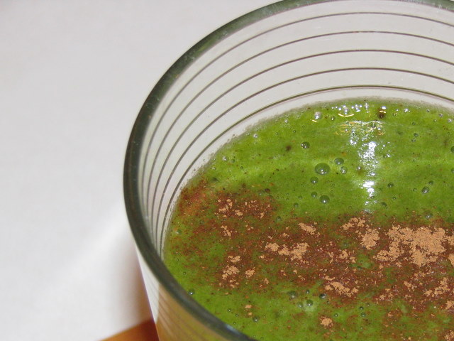 5 Benefits of Green Smoothies + 2 Recipes